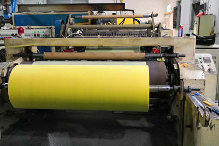 3. Compression of the two layers of non woven fabric while it is Cooling and make sure both layers can stick together closely. Rolling up the pressed non woven rolls and cut off the edges